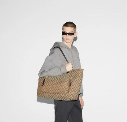 Elegant Refined Crossbody Bag