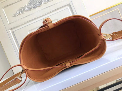 Modern Refined Bucket Bag