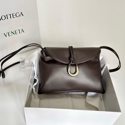 Luxury Woven Crossbody Bag – Limited Edition
