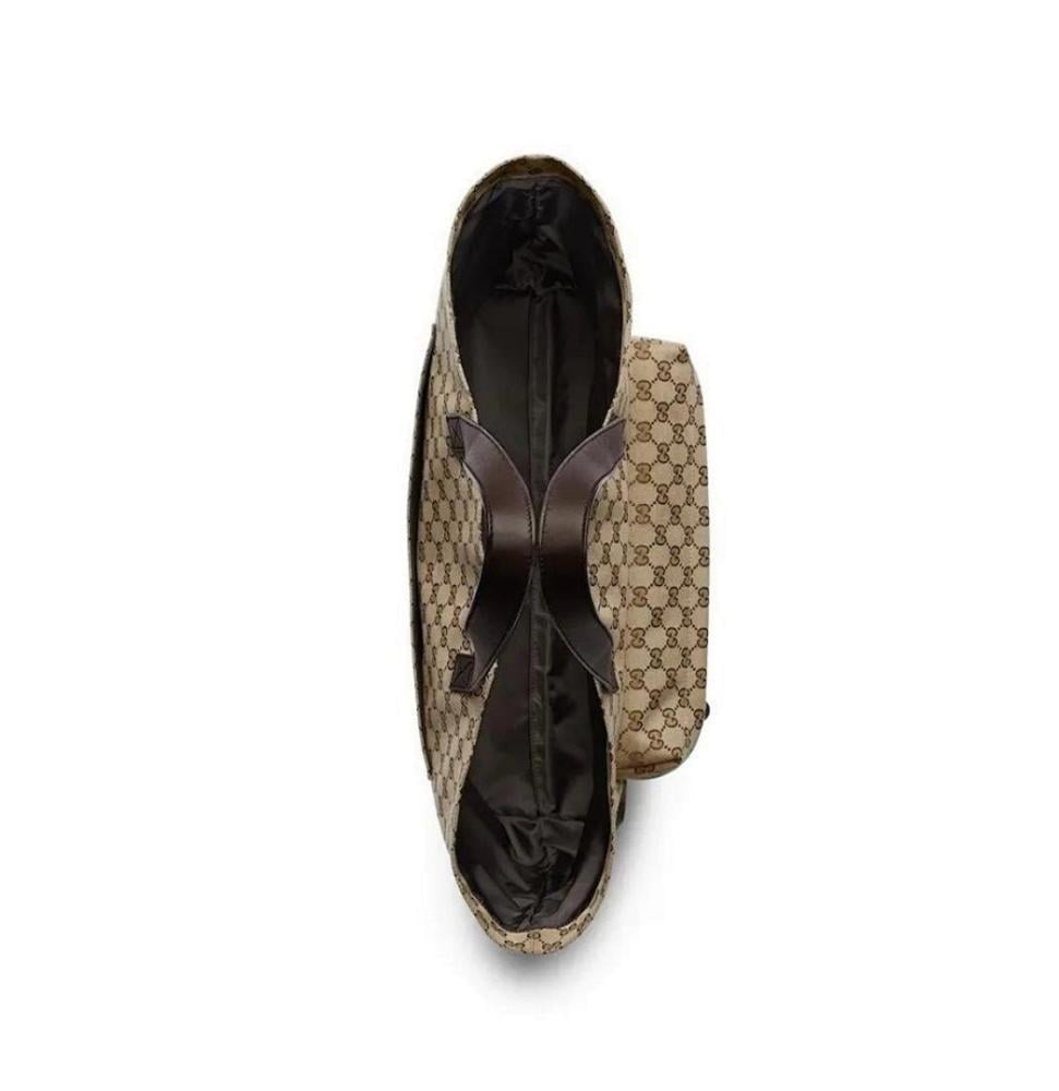 Elegant Refined Crossbody Bag