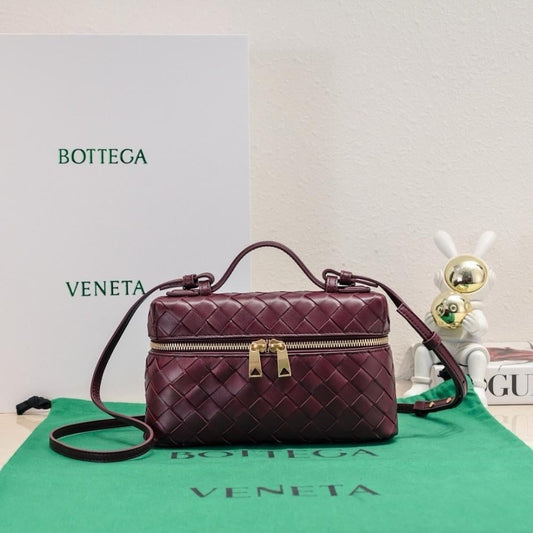 Classic Modern Woven Bag