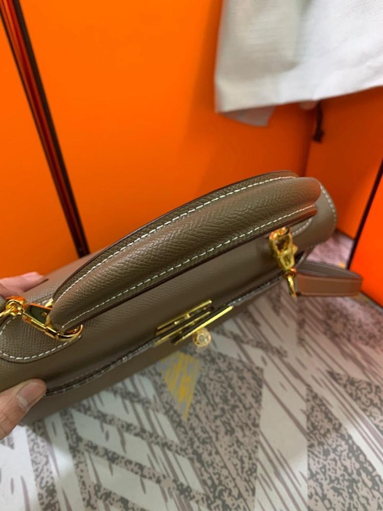 Classic Refined Leather Shoulder Bag