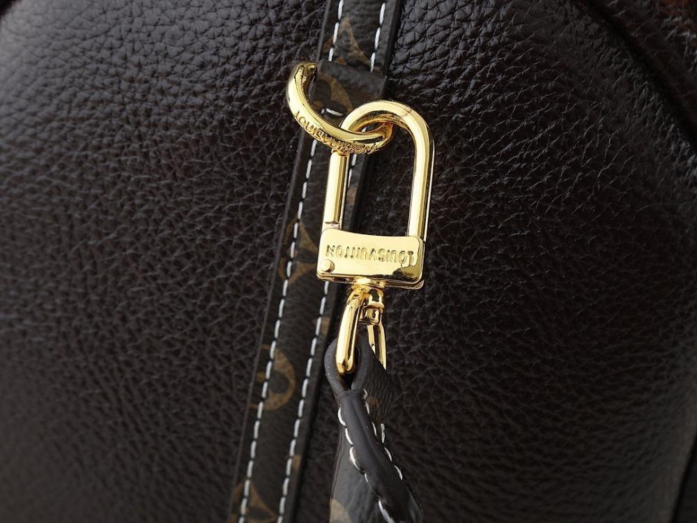 Classic Italian-Inspired Crossbody Bag
