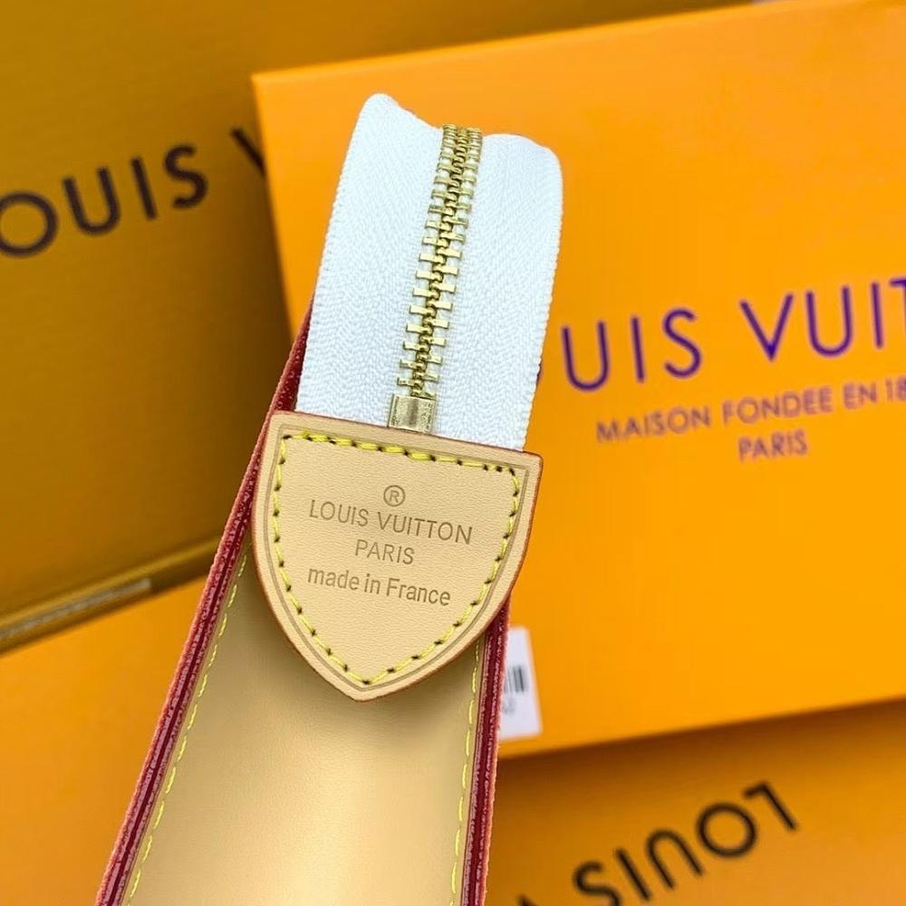 Elegant Monogram Shoulder Bag – Limited Edition
