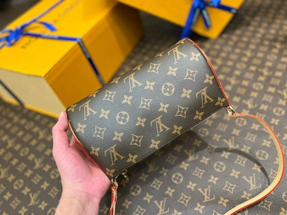 Stylish Refined Leather Crossbody Bag