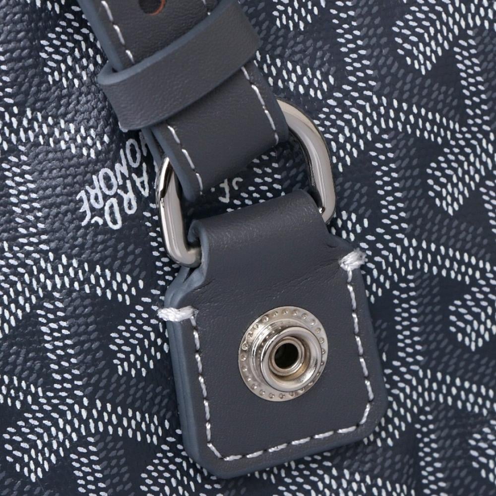 Modern Black Leather Shoulder Bag – Special Edition
