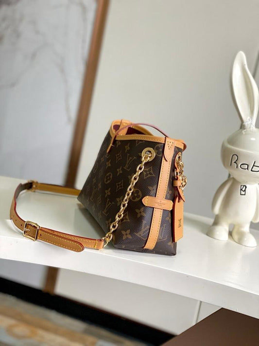 Elegant Refined Canvas Crossbody Bag