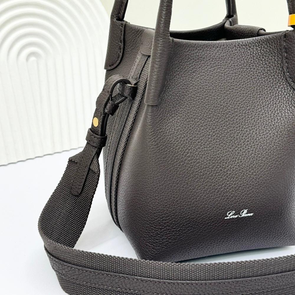 Italian-Inspired Stylish Silver Quilted Calfskin Crossbody Bag