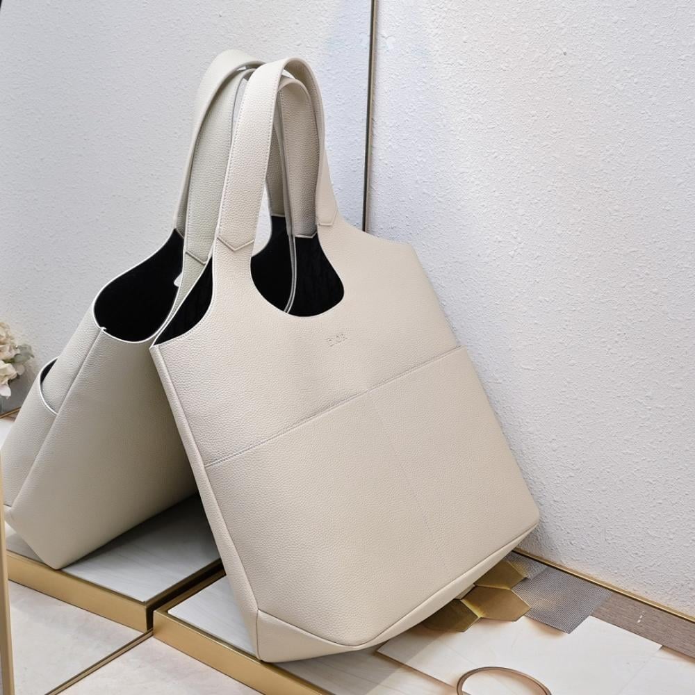 Luxury Quilted Leather Shoulder Bag – Special Edition