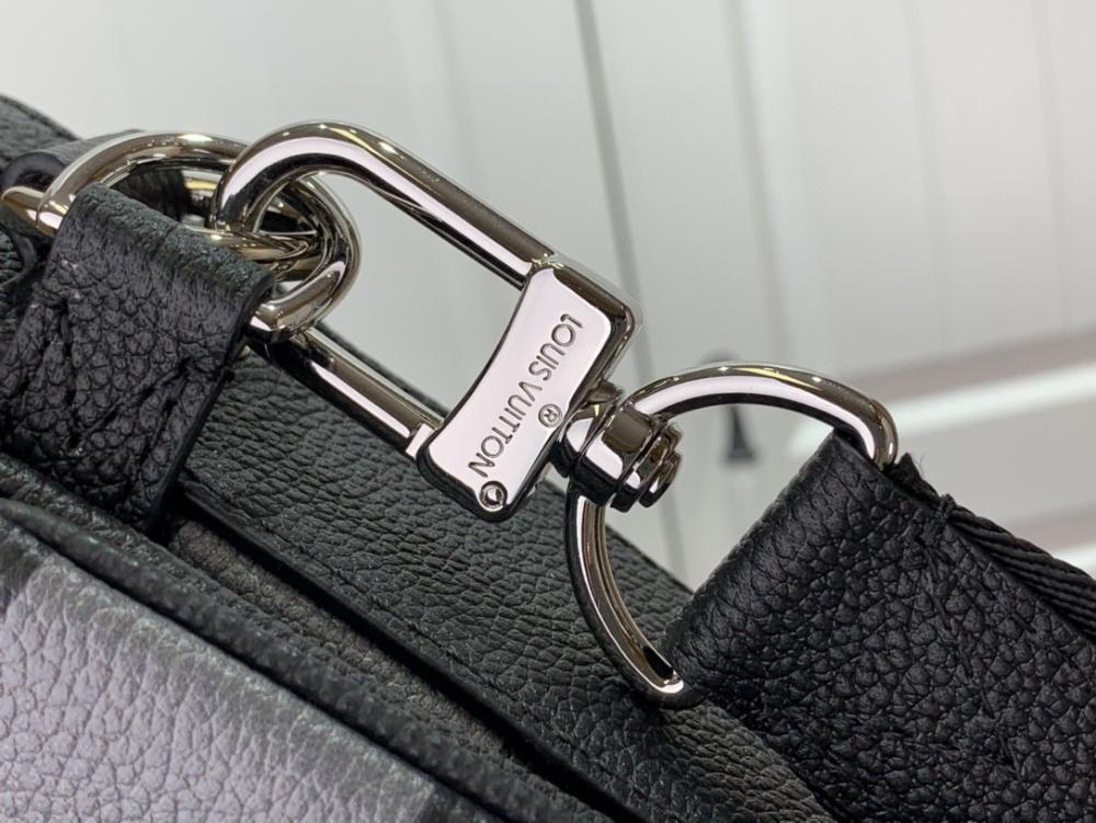 Elegant Messenger Bag