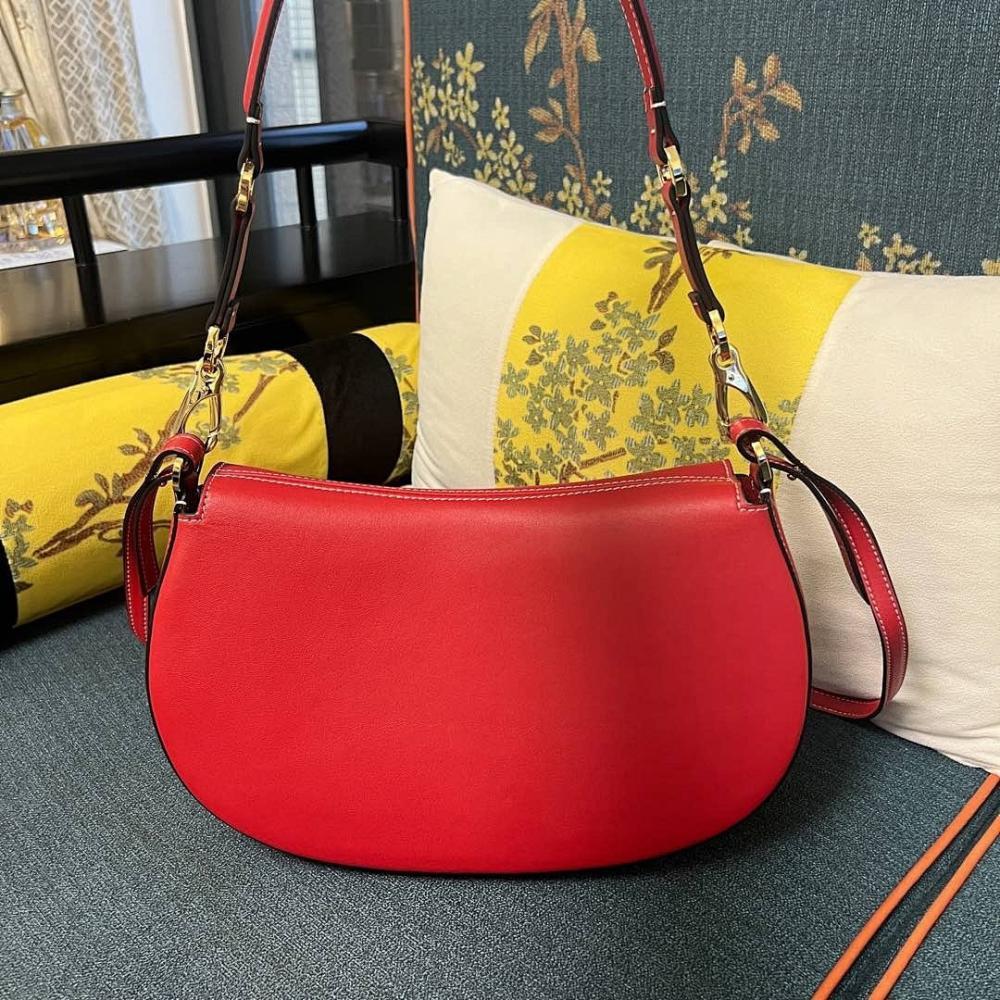 VLogo Signature Calfskin Shoulder Bag
