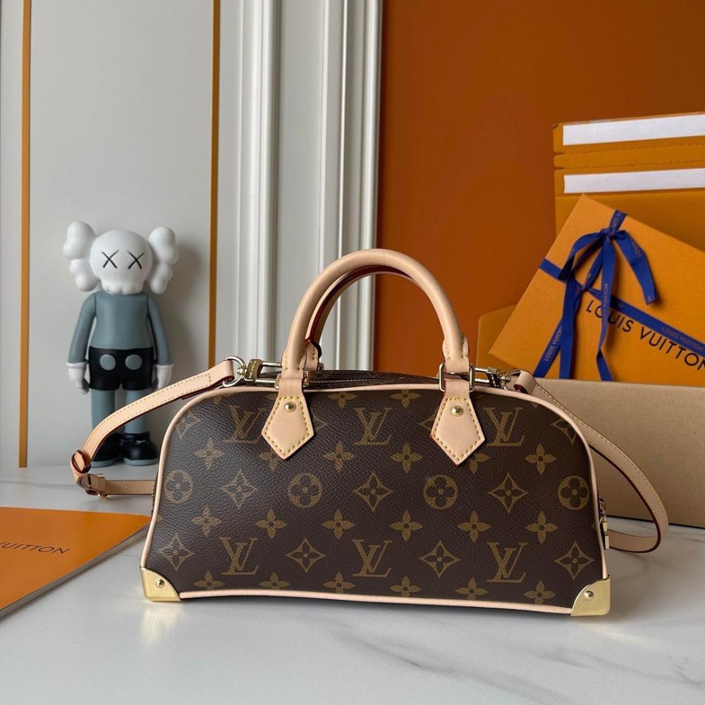 Modern Refined Studded Leather Crossbody Bag