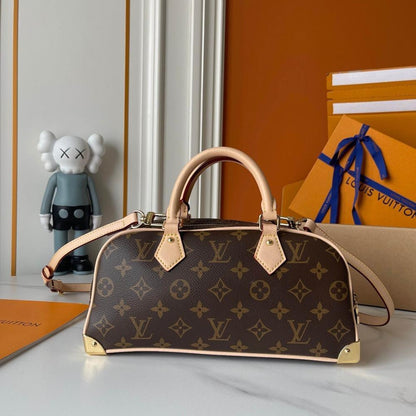 Modern Refined Studded Leather Crossbody Bag