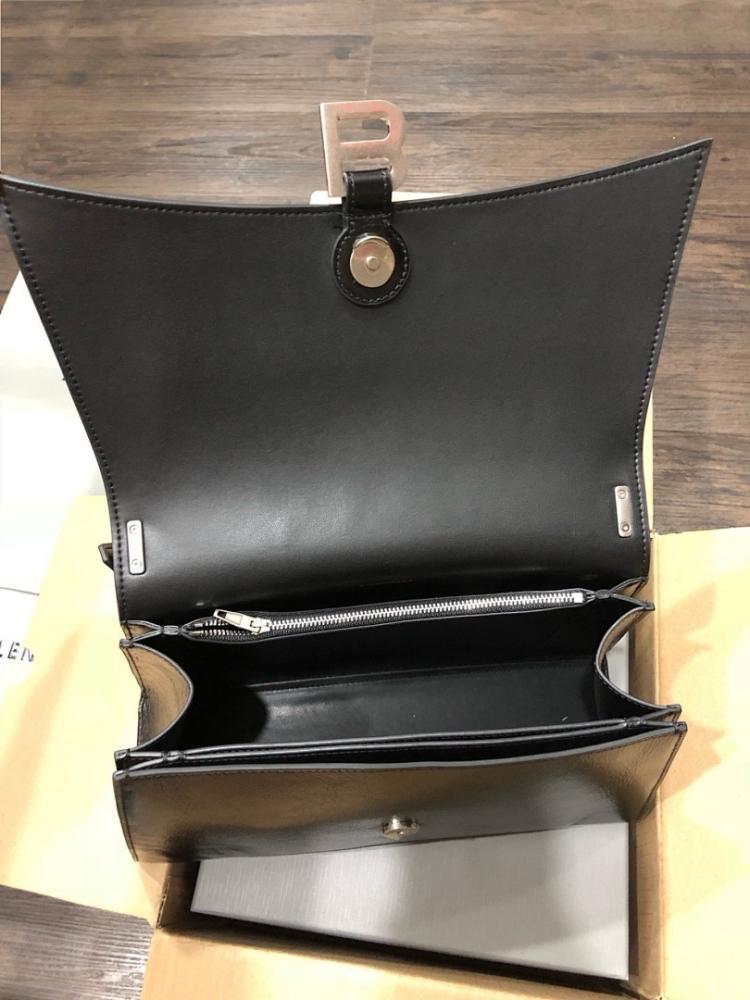 Stylish Calfskin Shoulder Bag – Limited Edition