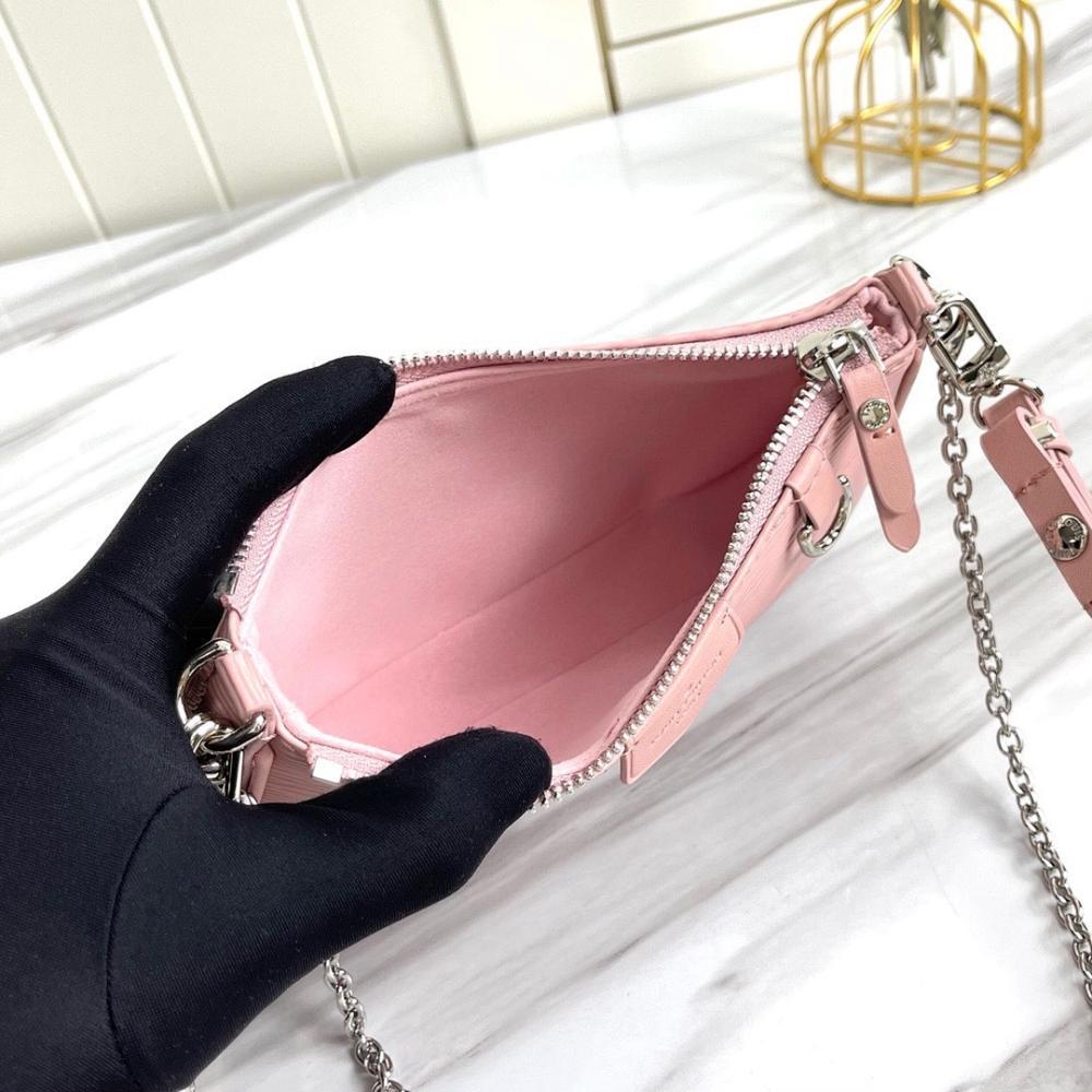 Luxury Elegant Leather Shoulder Bag – Limited Edition
