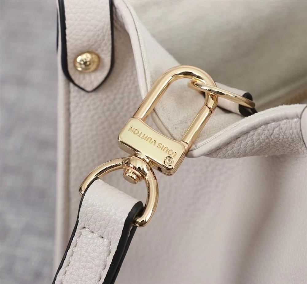 Elegant Leather Shoulder Bag – Special Edition