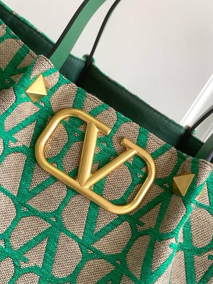 Modern Refined Woven Bag