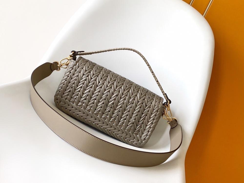 Classic Shoulder Bag