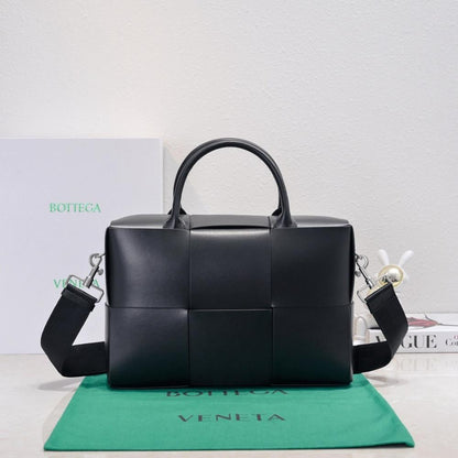 Alma Woven Shoulder Bag
