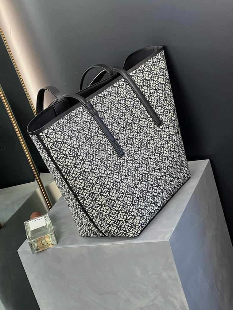 Modern Elegant Leather Tote Bag