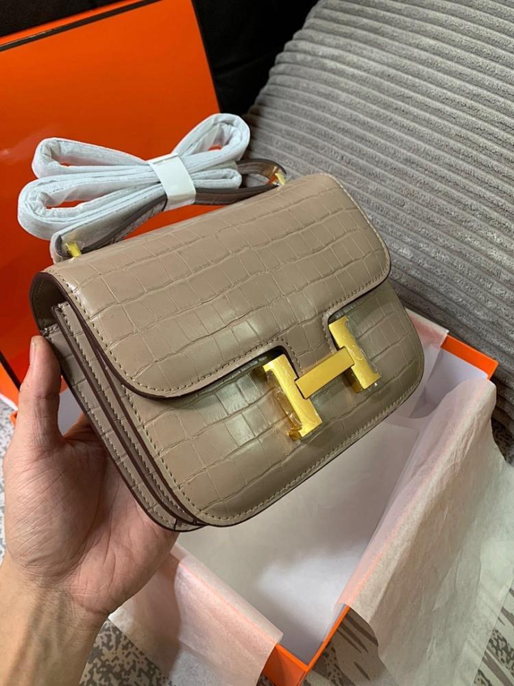 Stylish Refined Gold Leather Shoulder Bag