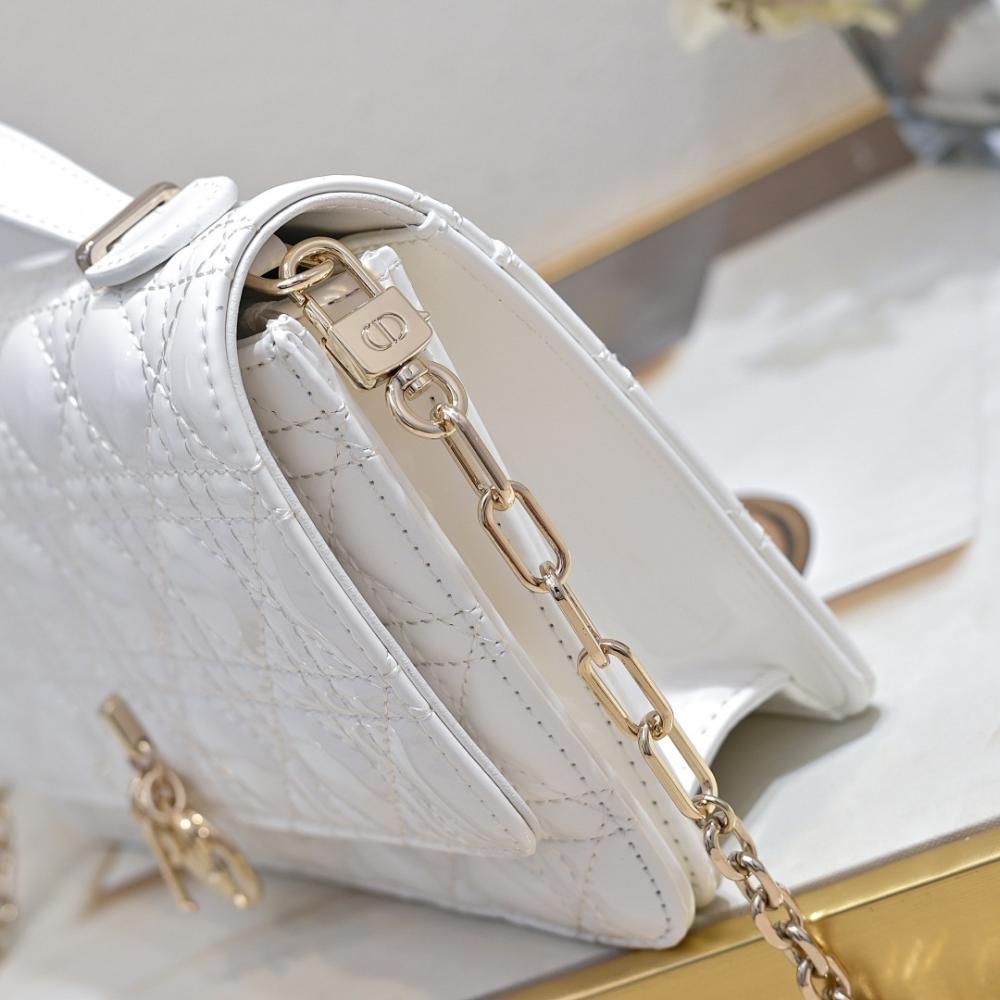 Elegant Refined Lambskin Shoulder Bag