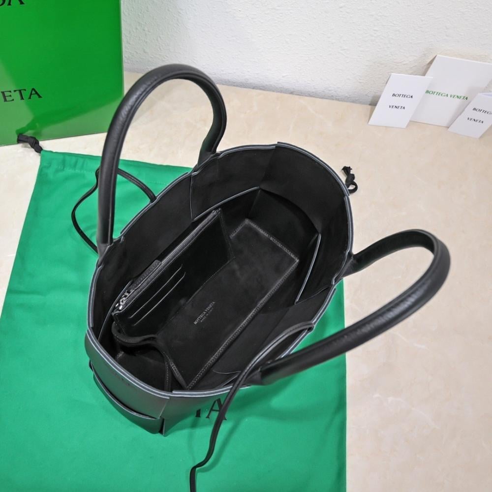 Stylish Premium Woven Leather Tote Bag