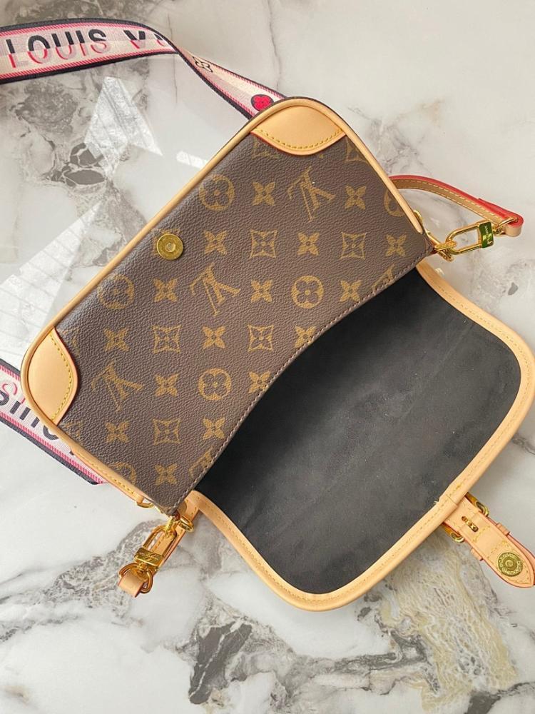 Modern Luxury Embroidered Leather Shoulder Bag