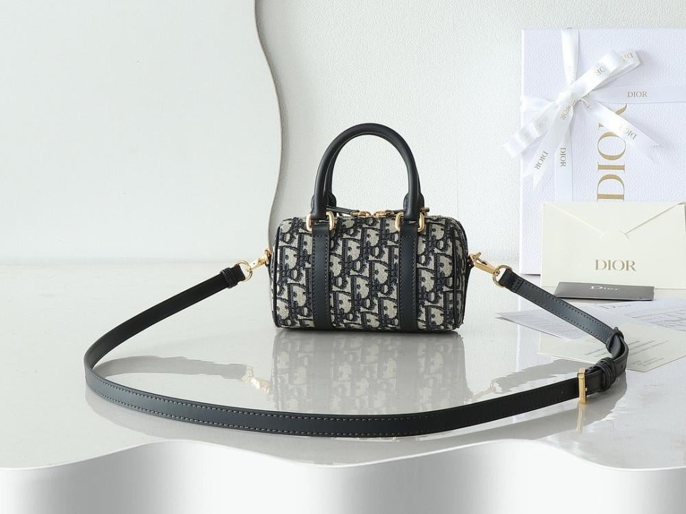 Elegant Printed Leather Shoulder Bag – Special Edition