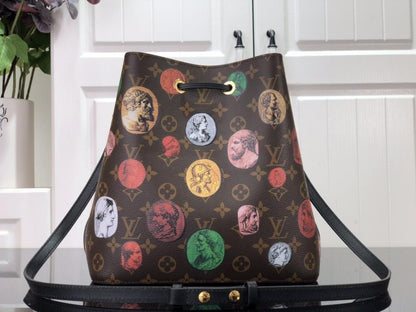 Elegant Leather Bucket Bag