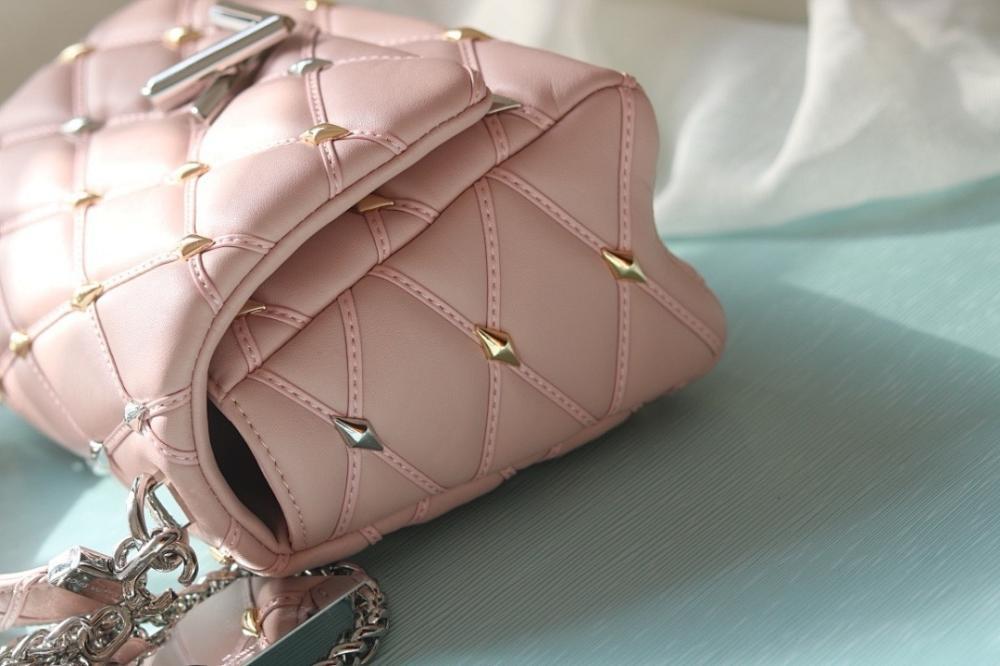 Stylish Quilted Lambskin Shoulder Bag – Special Edition