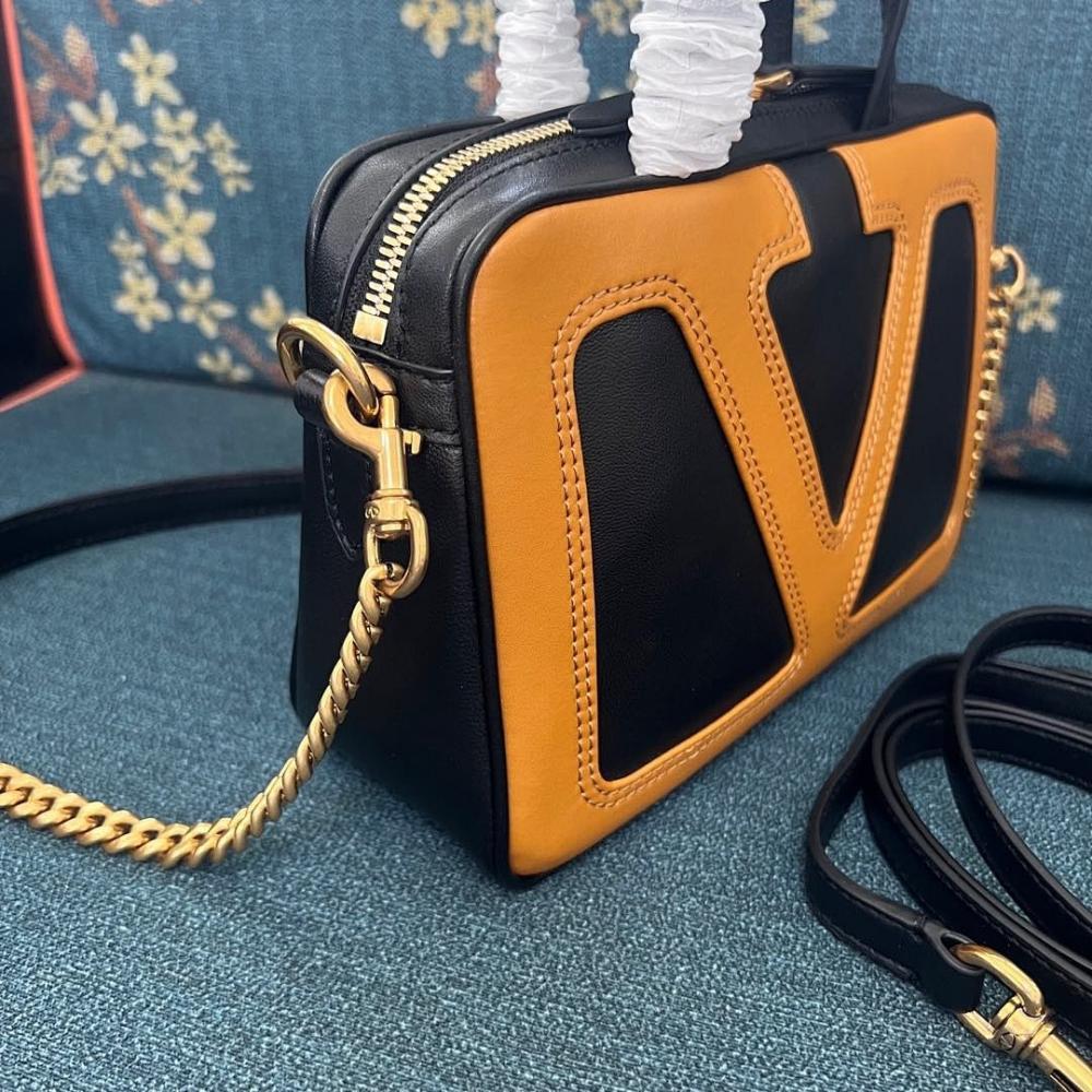 VLogo Signature Leather Shoulder Bag