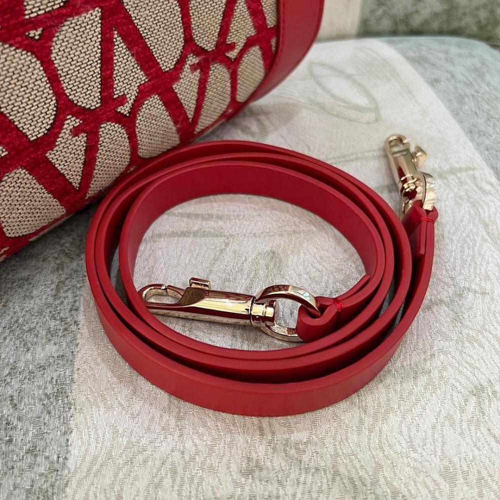 VLogo Signature Leather Shoulder Bag