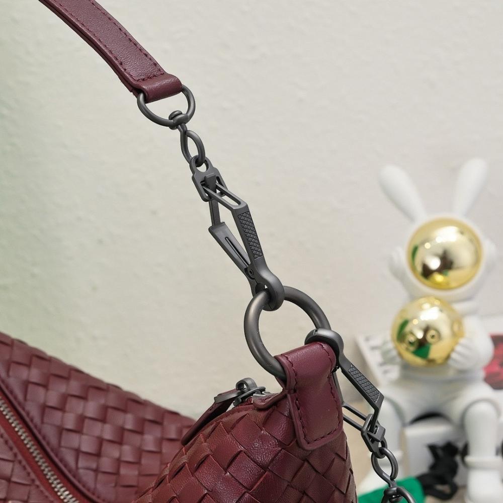 Luxury Woven Leather Shoulder Bag – Limited Edition
