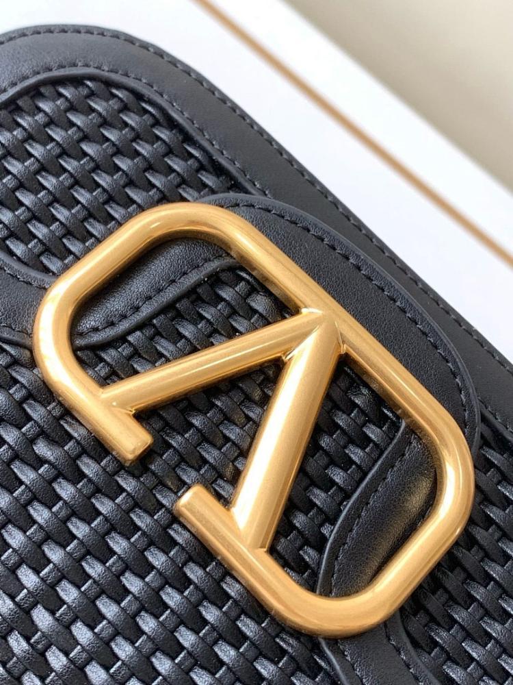 Stylish Refined Gold Woven Shoulder Bag