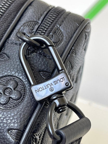 Modern Refined Studded Leather Shoulder Bag