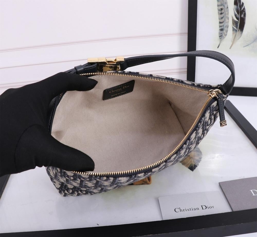 Luxury Embroidered Shoulder Bag – Limited Edition