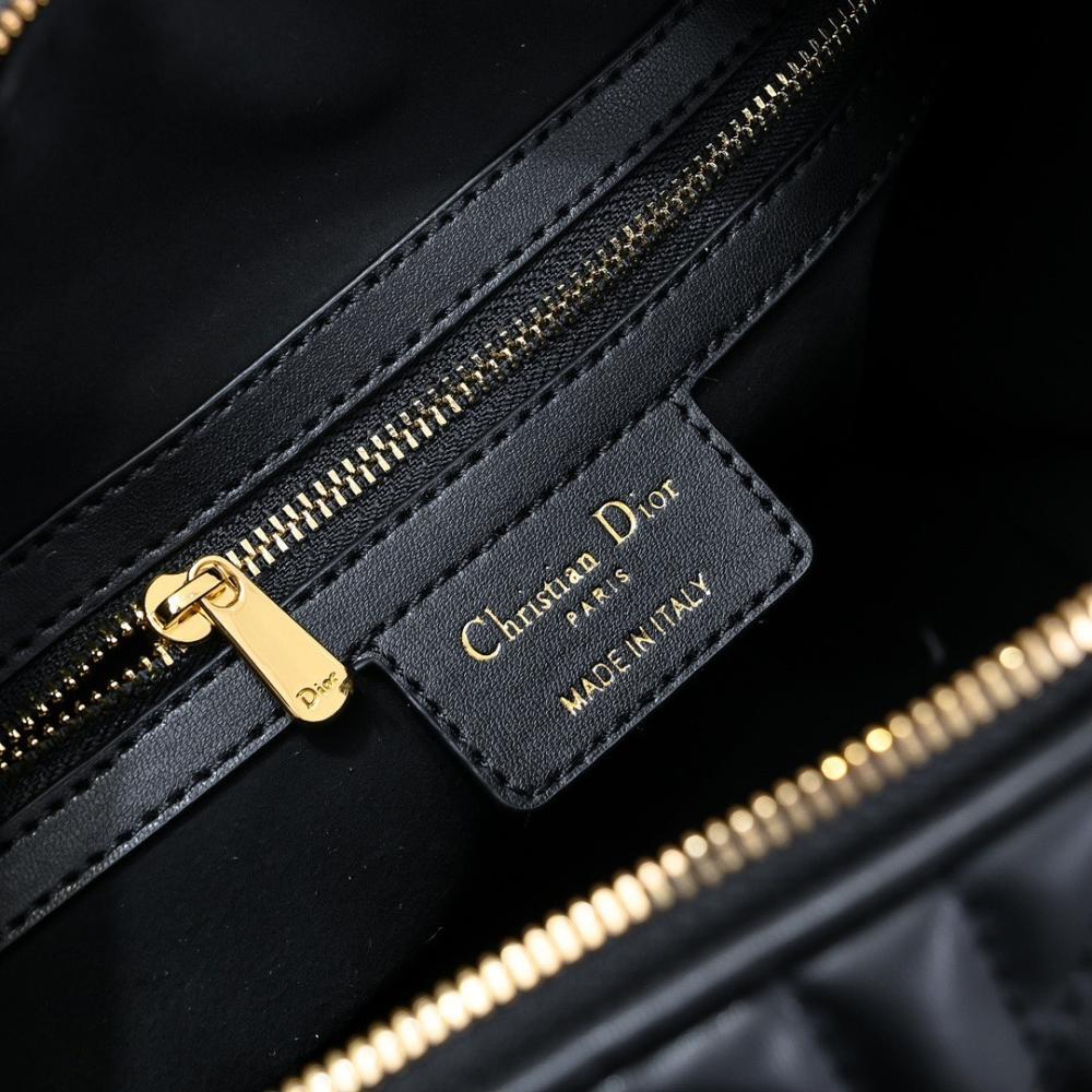 Modern Refined Leather Shoulder Bag