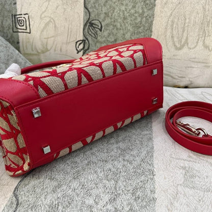 VLogo Signature Leather Shoulder Bag