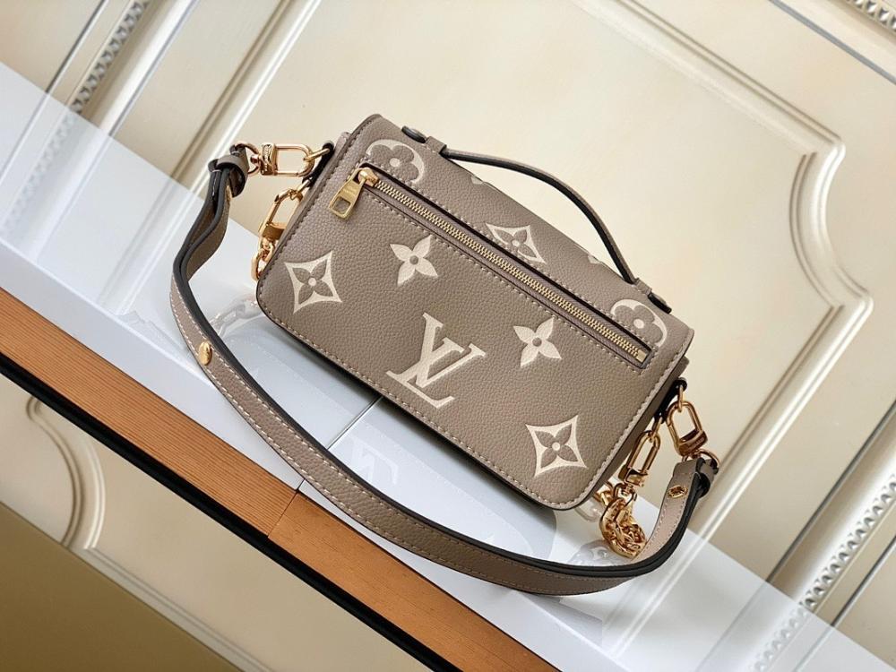 Stylish Calfskin Shoulder Bag – Special Edition