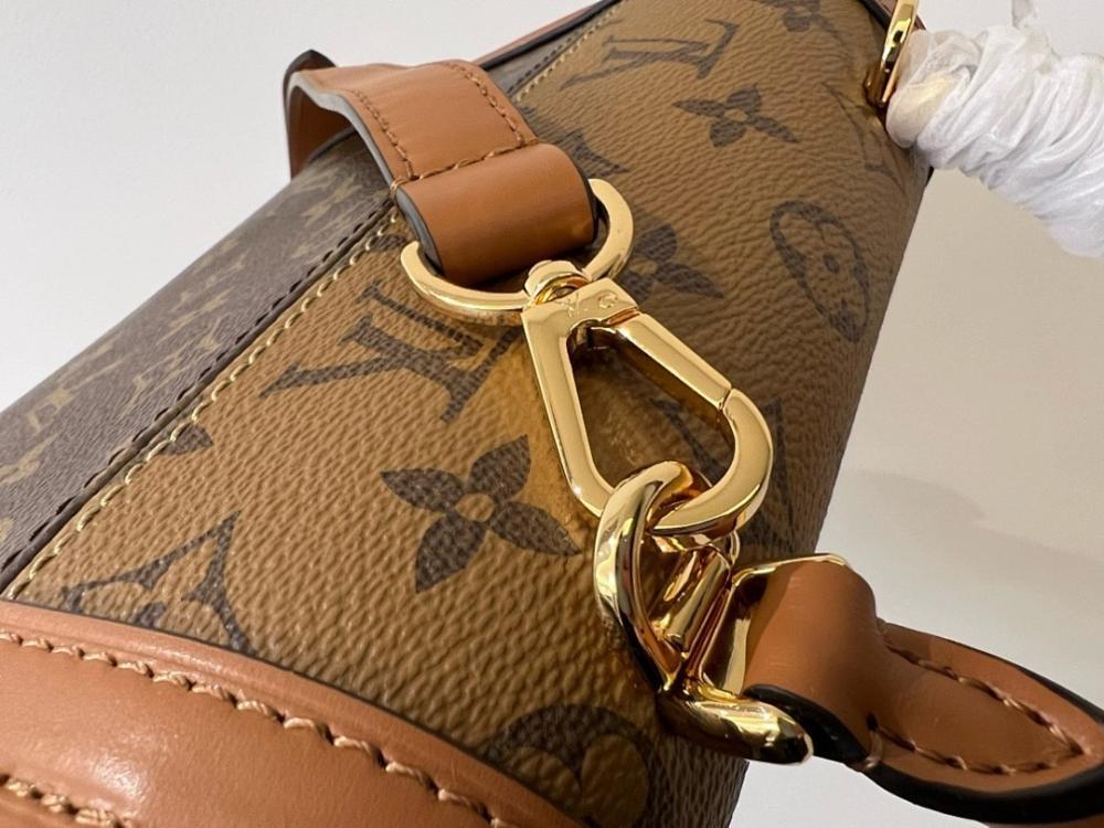 Stylish Refined Leather Crossbody Bag
