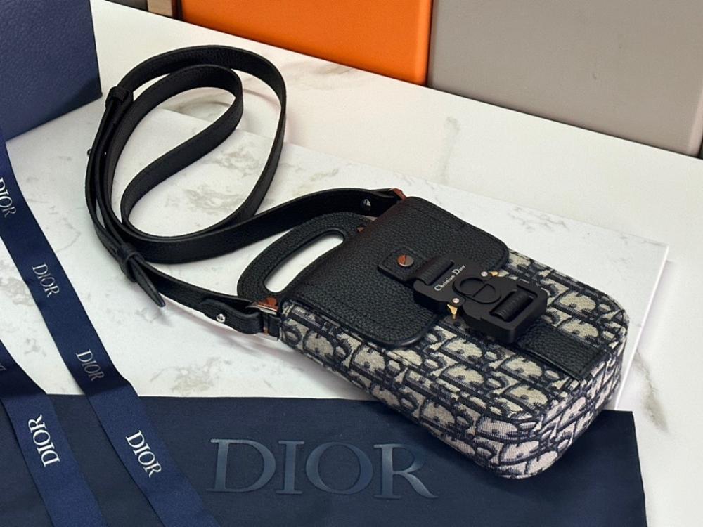 Saddle Black Calfskin Shoulder Bag