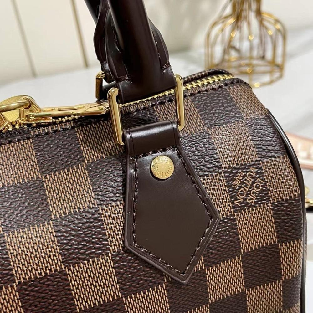 Elegant Refined Leather Travel Bag