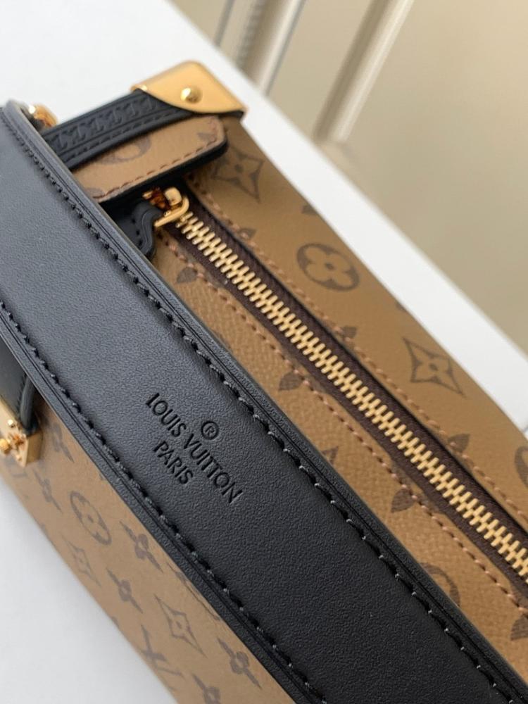 Stylish Refined Leather Crossbody Bag