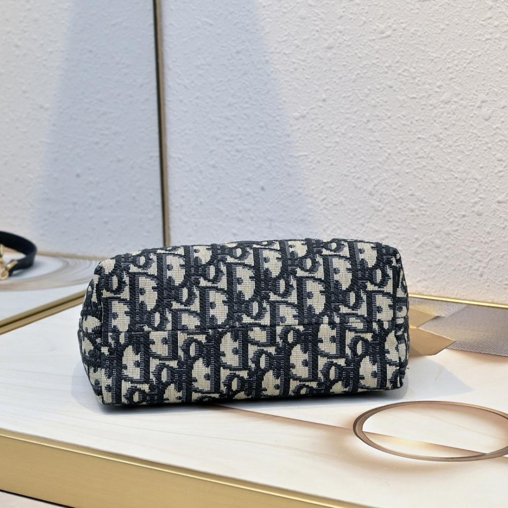 Modern Elegant Lambskin Shoulder Bag