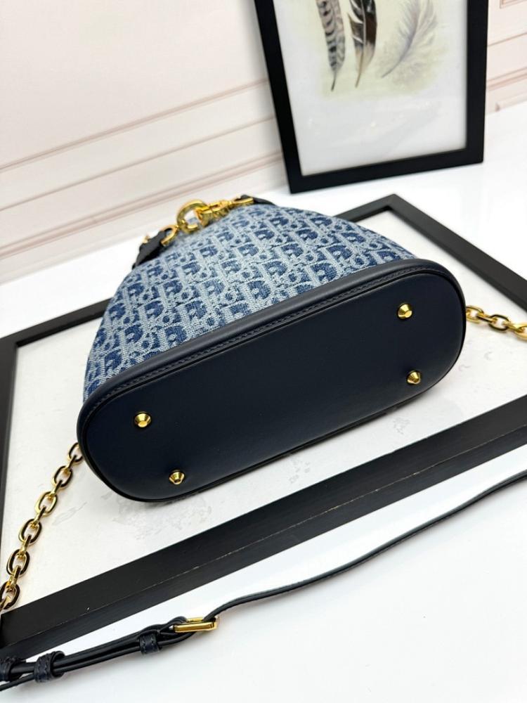Italian-Inspired Elegant Blue Leather Bucket Bag