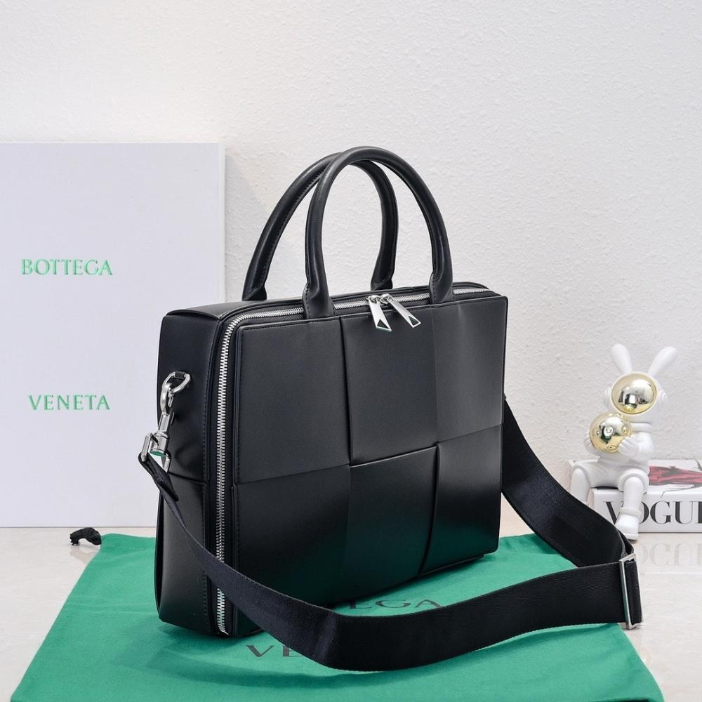 Alma Woven Shoulder Bag