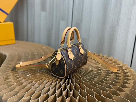 Luxury Refined Canvas Shoulder Bag