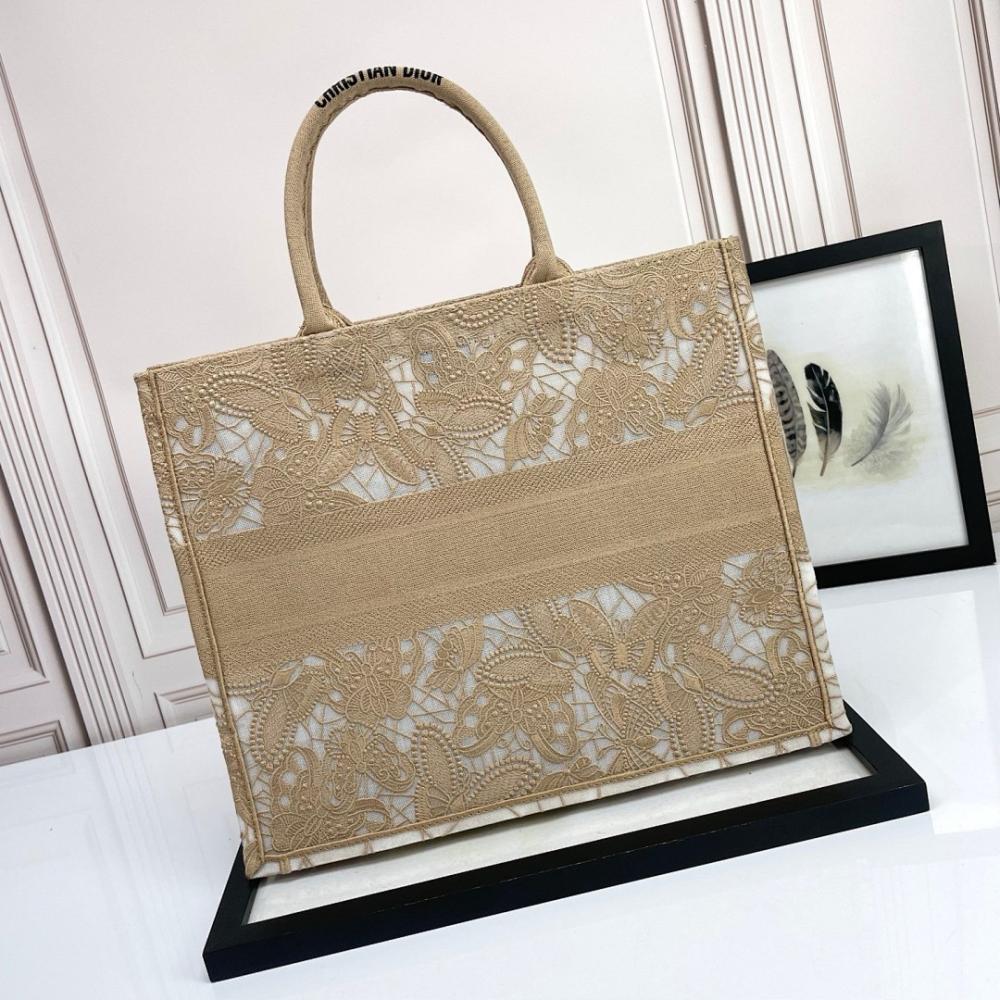 Modern Elegant Embroidered Shoulder Bag – Limited Edition