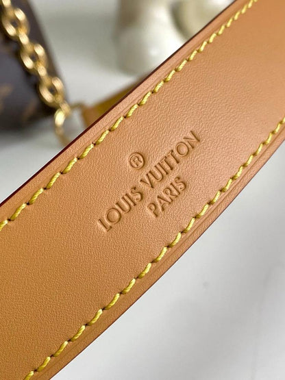 Elegant Refined Canvas Crossbody Bag